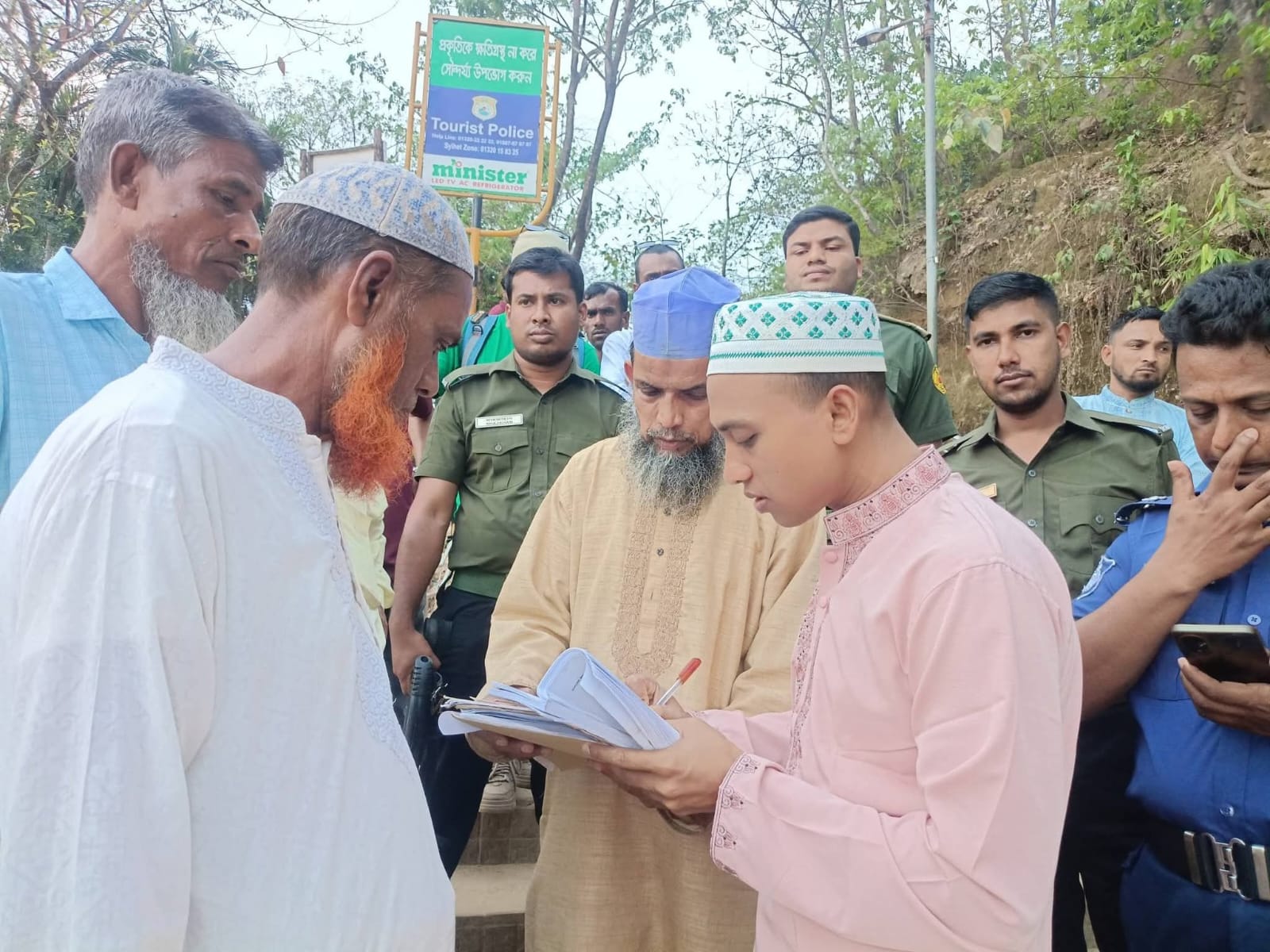 লালাখালে পর্যটকদের পকেট কাটা বন্ধে কঠোর প্রশাসন: অতিরিক্ত ভাড়া আদায়ে জরিমানা ও সতর্কবার্তা