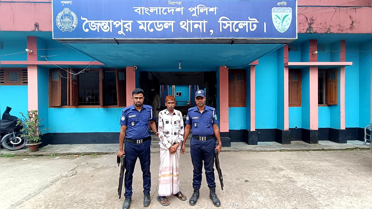 জৈন্তাপুরে বসতবাড়িতে ইয়াবা বিক্রির আসর: পুলিশের অভিযানে দম্পতি গ্রেপ্তার