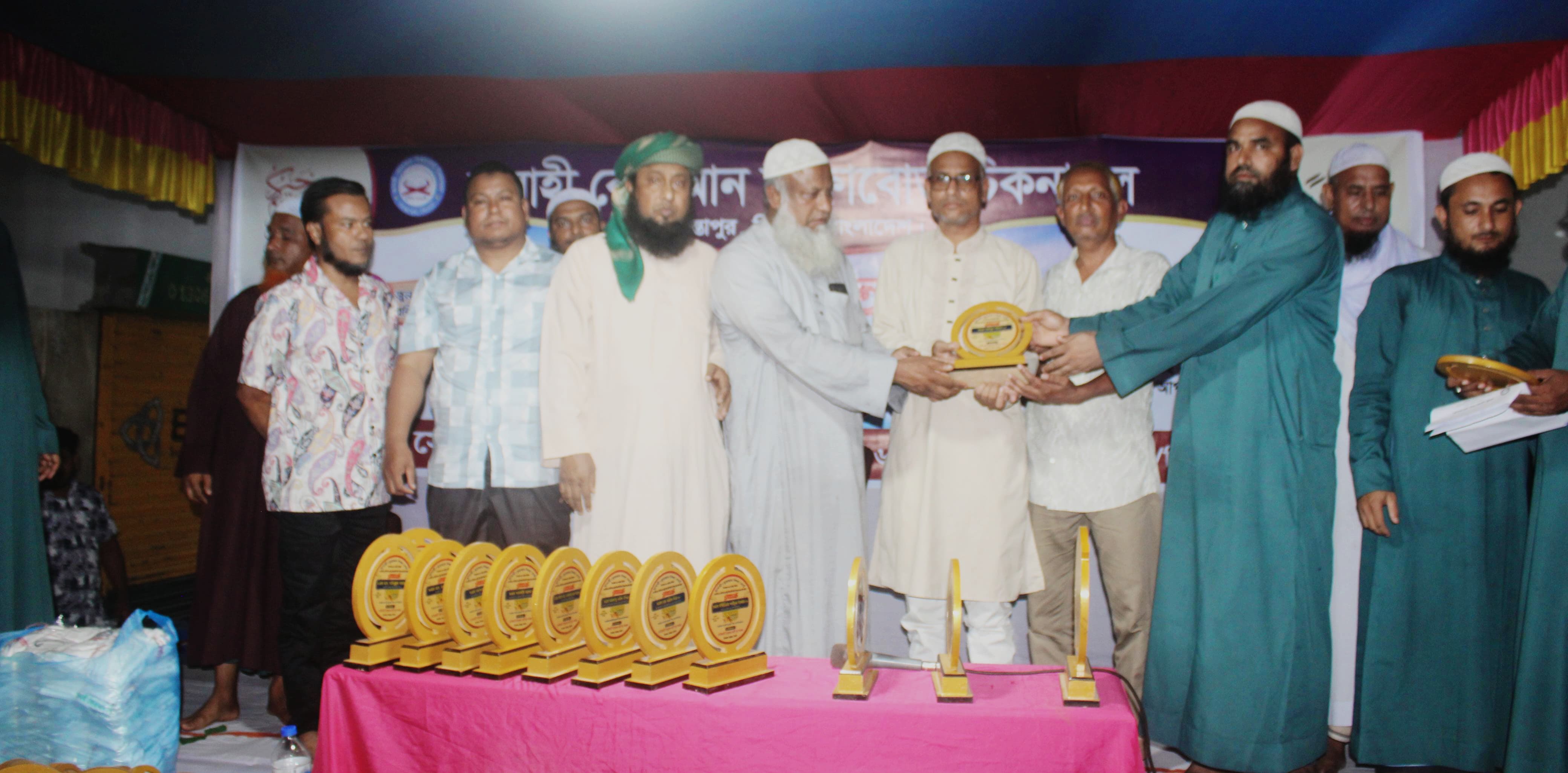 ছাবাহী ক্বোরআন শিক্ষা বোর্ড চিকনাগুলের কেন্দ্রীয় পরীক্ষায় কৃতী শিক্ষার্থী ও শিক্ষকদের সংবর্ধনা