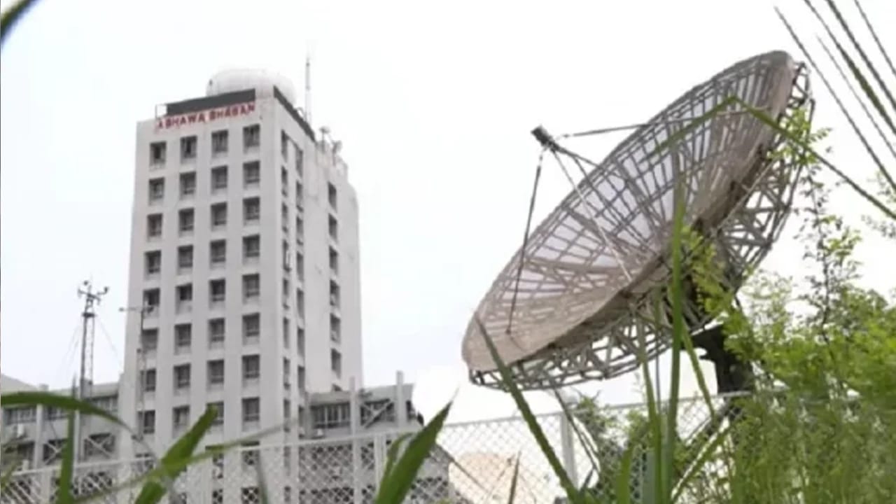 ঢাকার আকাশে মেঘের আনাগোনা ও তাপমাত্রার স্থিতিশীলতা নিয়ে আবহাওয়া অধিদপ্তরের পূর্বাভাস