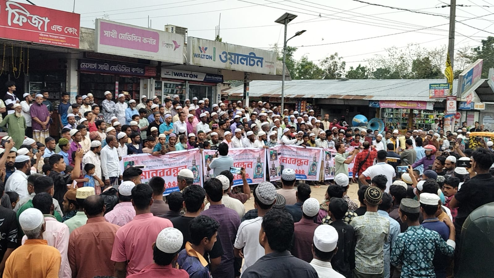 কিশোর সুমন হত্যায় বিচারের দাবিতে উত্তাল ফতেহপুর: নেপথ্যের নায়কদের আড়ালের অভিযোগে তীব্র ক্ষোভ