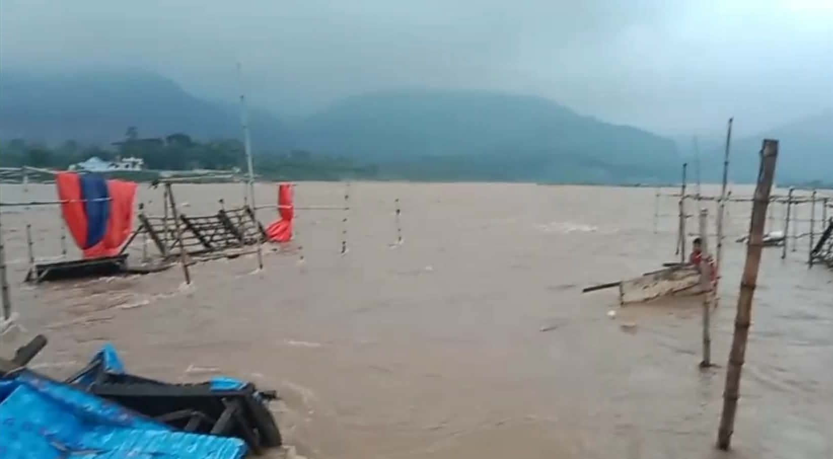 পাহাড়ি ঢলের তাণ্ডবে ডুবল সাদাপাথর, নিরাপত্তার স্বার্থে পর্যটন কেন্দ্র বন্ধ