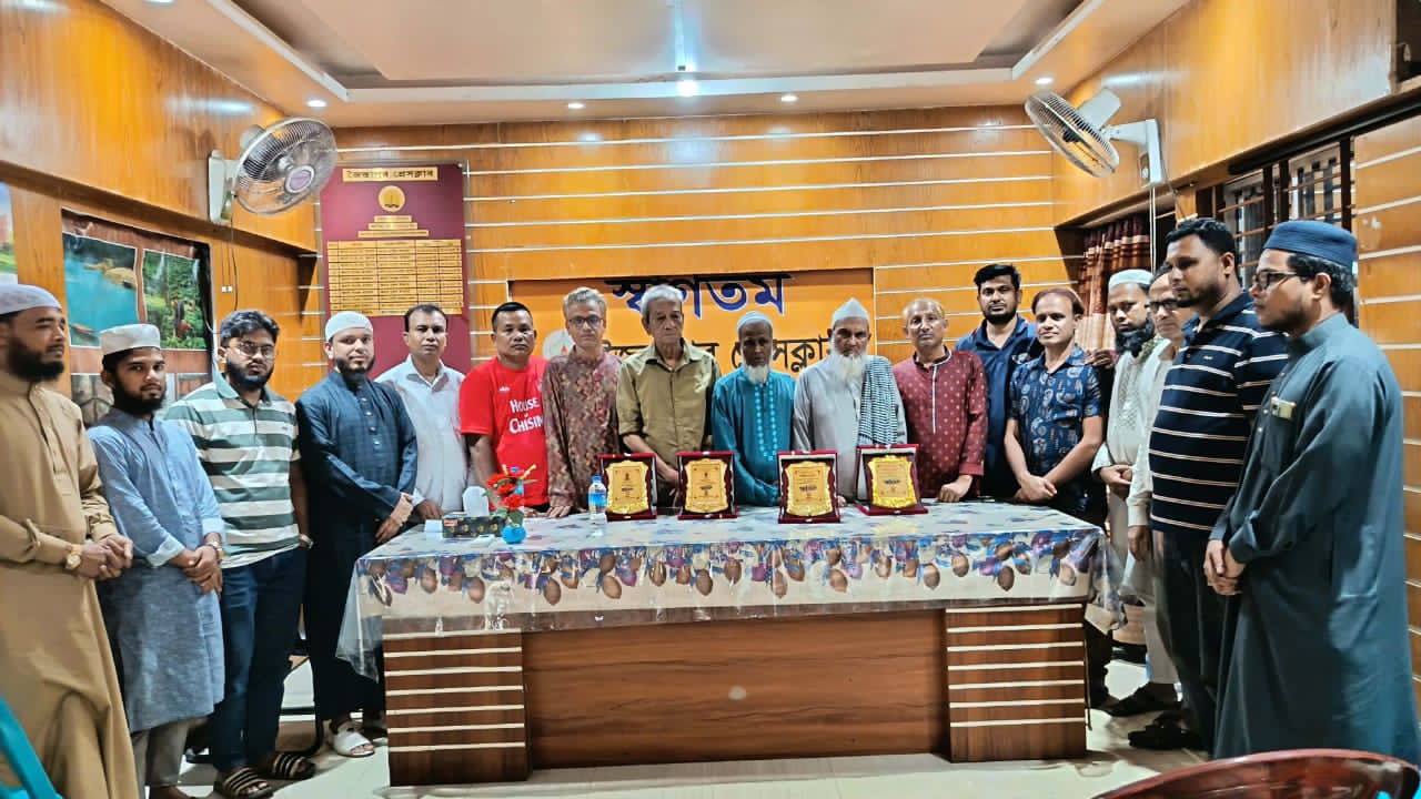 শিক্ষার আলোকবর্তিকাদের সম্মান জানাল জৈন্তাপুর শিক্ষা উন্নয়ন ফাউন্ডেশন