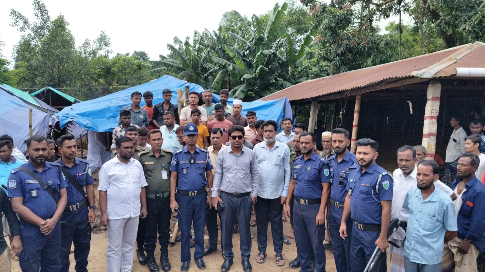 জৈন্তাপুরে মেয়াদোত্তীর্ণ অস্থায়ী পশুর হাটে প্রশাসনের উচ্ছেদ অভিযান