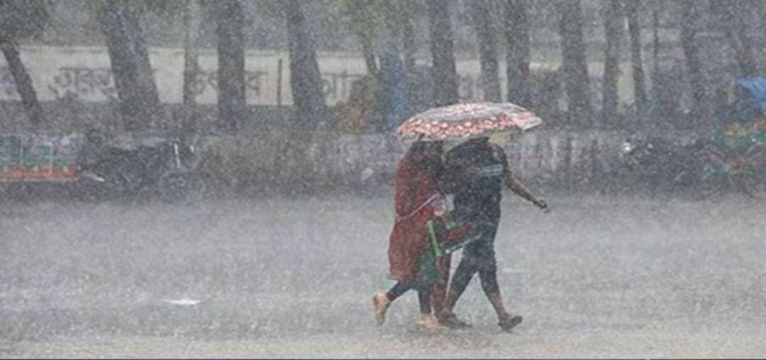 দেশের ১৩টি অঞ্চলের ওপর দিয়ে তীব্র দমকা হাওয়া ও বজ্রবৃষ্টির পূর্বাভাস দিল আবহাওয়া অধিদপ্তর