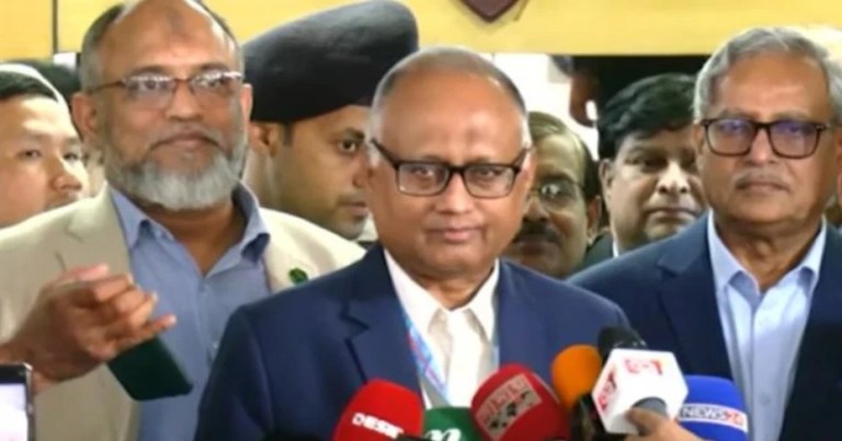 নতুন সরকারের প্রত্যাশা পূরণে পদত্যাগ করলেন দুদক চেয়ারম্যান