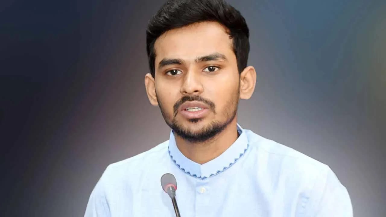 স্বচ্ছতা বজায় রাখতে নিজের ব্যাংক স্টেটমেন্ট উন্মুক্ত করার ঘোষণা দিলেন আসিফ মাহমুদ