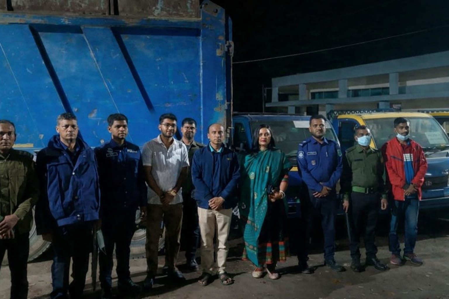 জৈন্তাপুরে প্রশাসনের গভীর রাতের অভিযানে চার বালুবাহী ট্রাক জব্দ