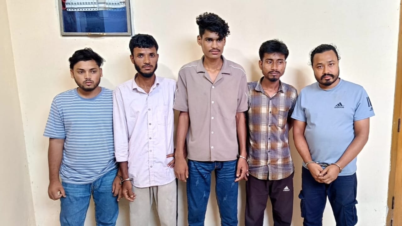 গোলাপগঞ্জে ভোরে ঝটিকা মিছিলের প্রস্তুতি, গ্রেপ্তার ৫