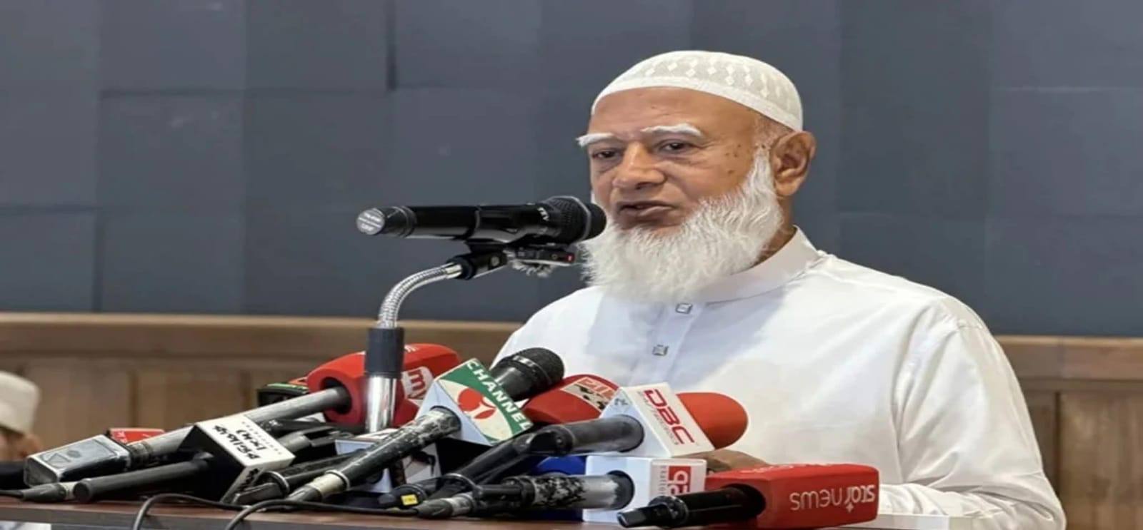 গণআকাঙ্ক্ষার পূর্ণাঙ্গ বাস্তবায়নই লক্ষ্য: বিচ্ছিন্ন কোনো পদ নয় বরং জুলাই সনদের সব প্রস্তাবের দাবি জামায়াত আমিরের