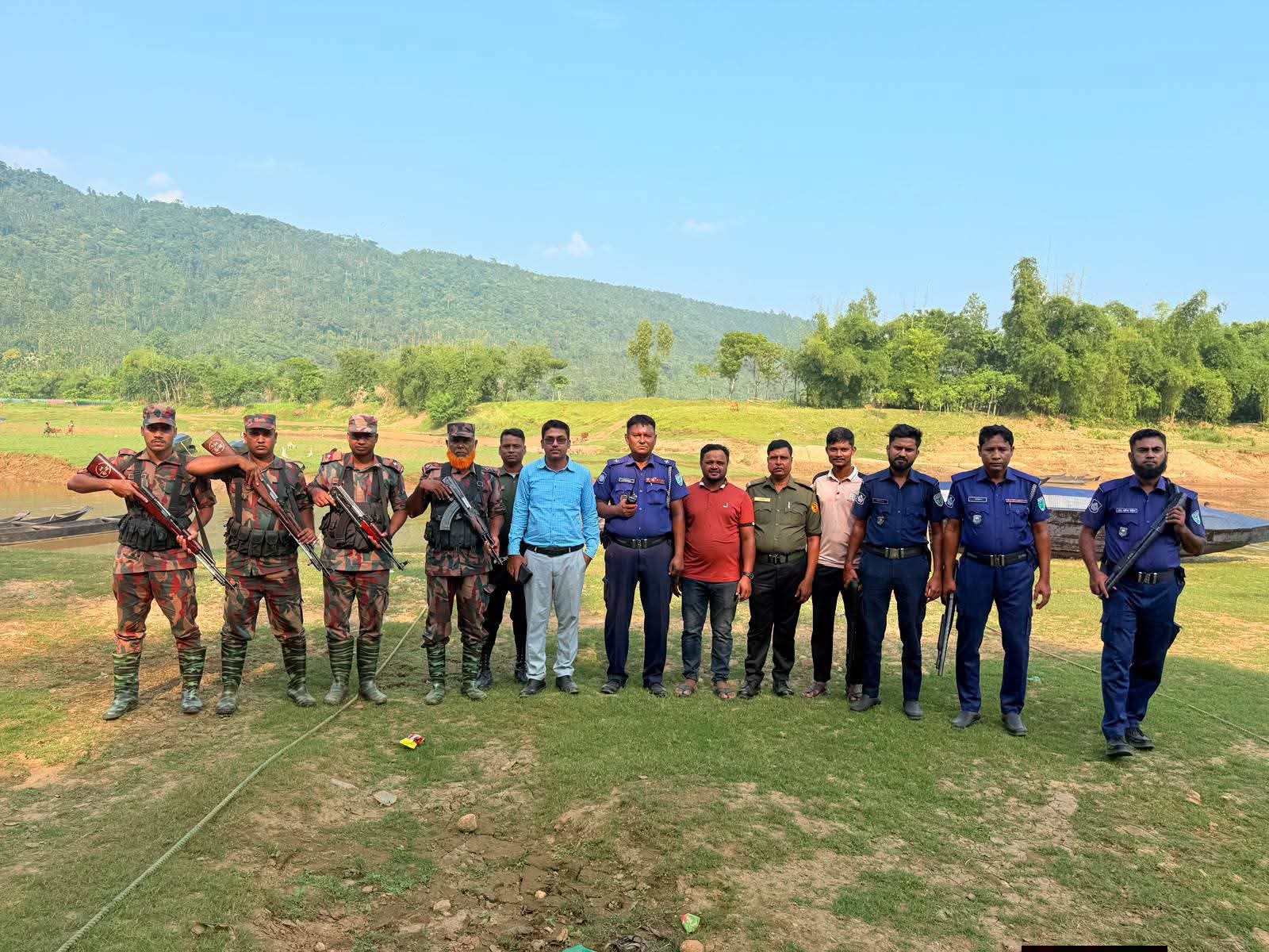 রাংপানি নদীতে অবৈধ বালু উত্তোলনের বিরুদ্ধে অভিযান  জৈন্তাপুরে ১৫টি বারকি নৌকা জব্দ করে বিনষ্ট